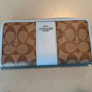 Coach 8 x 4 Accordian Zip Wallet Cornflower Blue & Tan